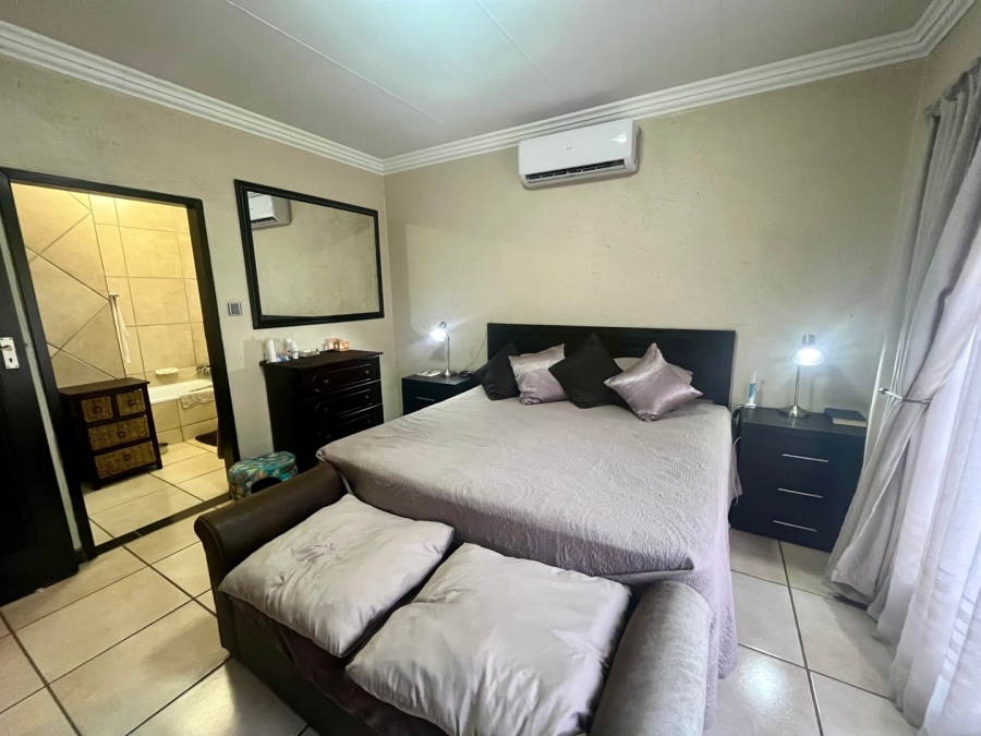 3 Bedroom Property for Sale in Flamwood North West